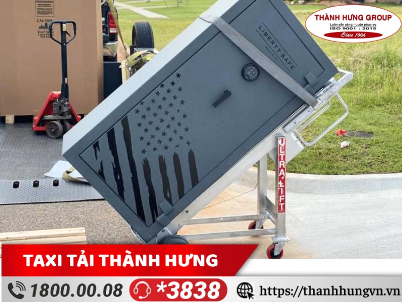 Két sắt có trọng lượng và kích thước rất lớn